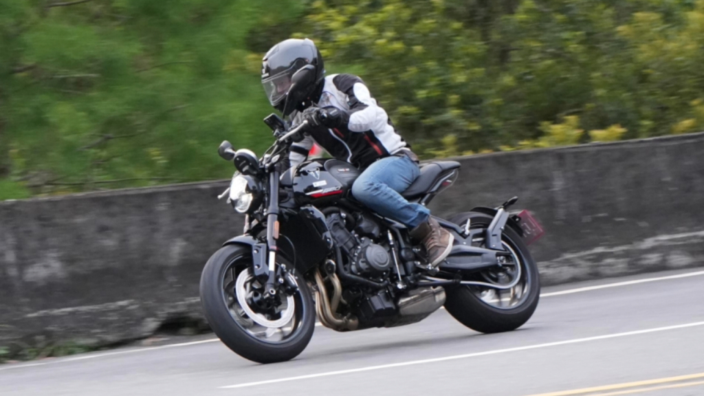 【編輯試駕】凱旋Triumph Trident 660長途騎行 完整體驗
