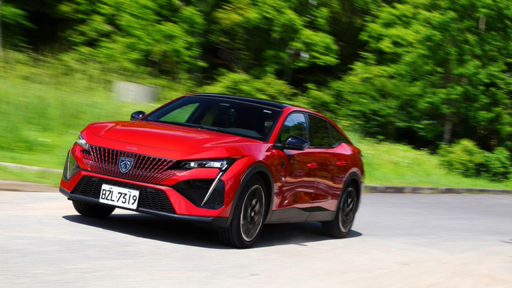 【編輯試駕】Peugeot 408 Hybrid 1.2 GT Premium Cielo長途也驚艷