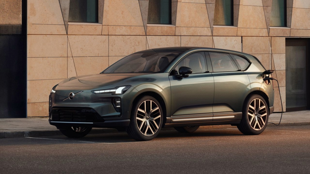 續航最遠 810km、680 匹馬力！Volvo EX60 正式登場