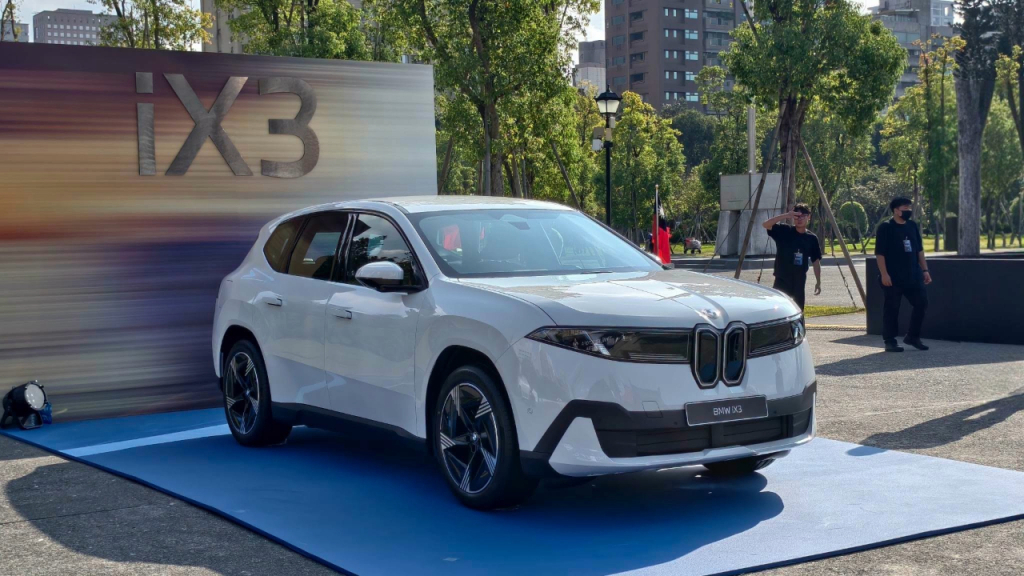 BMW iX3售價245萬起！最高805公里續航