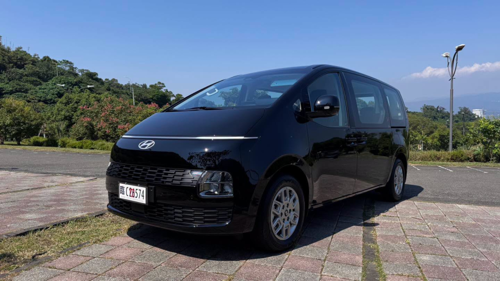 Hyundai STARIA小改款上市！柴油、油電5車型登場，164.8萬元起