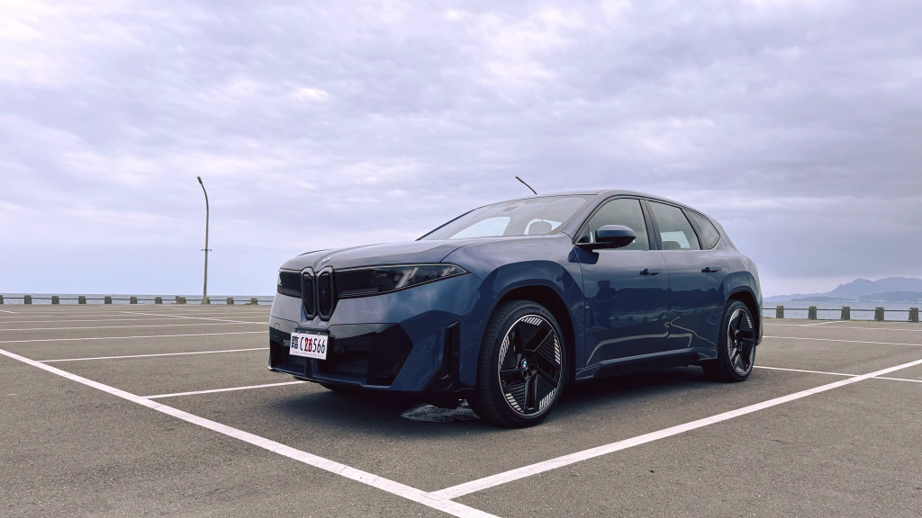 【Andy老爹試駕】BMW iX3 50 xDrive登場！805公里續航、469匹馬力