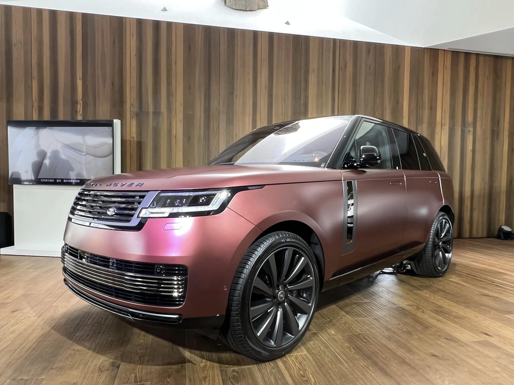 Land Rover Range Rover SV上市 建議售價845萬起|SiCAR 愛車酷