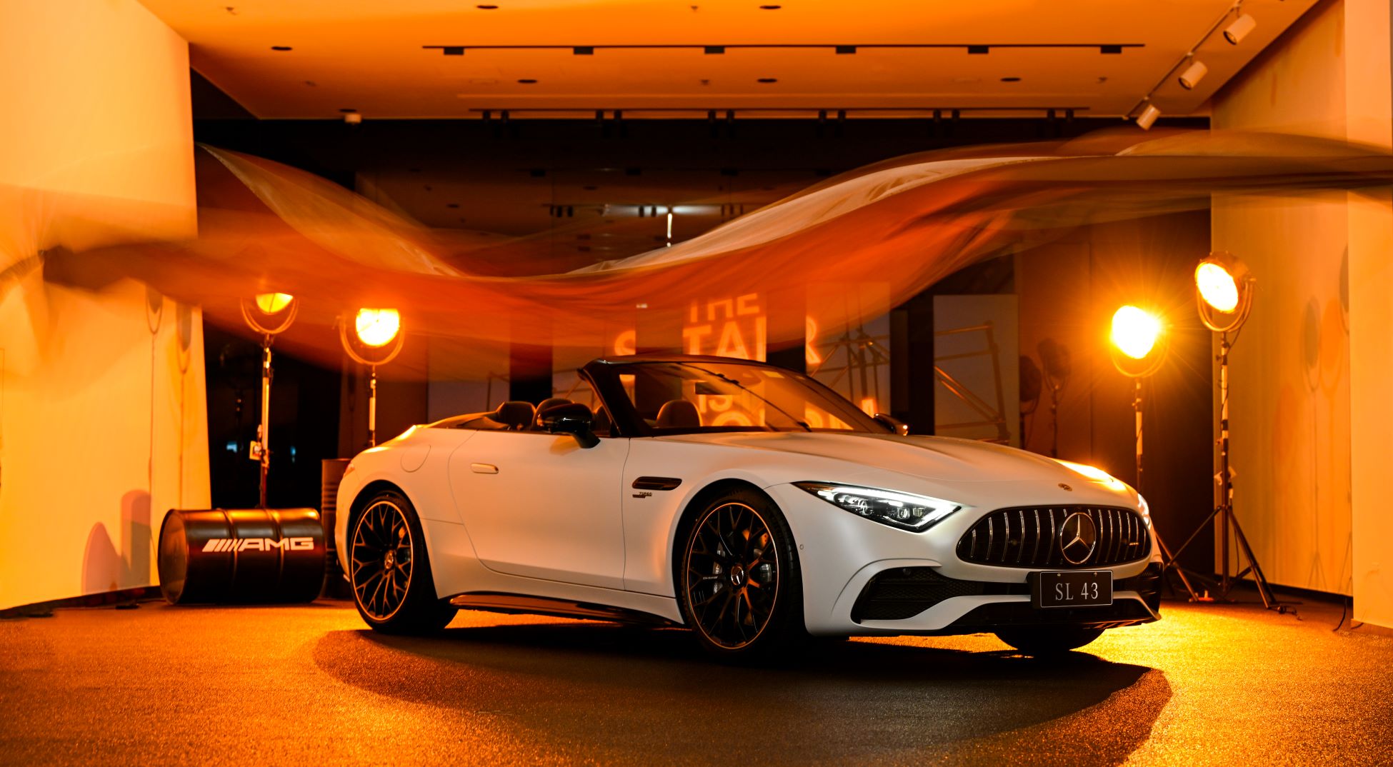 女神武裝降臨！首款移植 F1 電子廢氣渦輪技術的量產車Mercedes-AMG SL 43 集美麗與智慧於一身的傳奇座駕