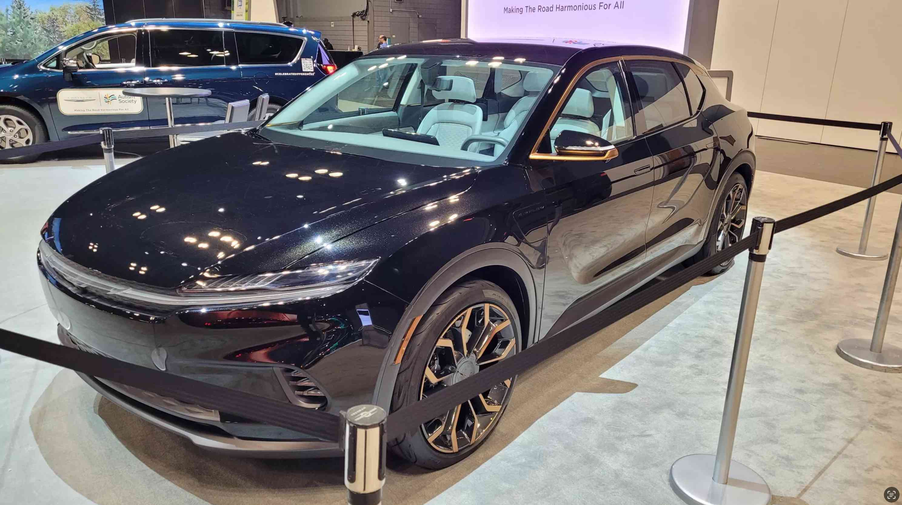 Chrysler 克萊斯勒最新跨界純電作品，即將在2025年跟大家見面