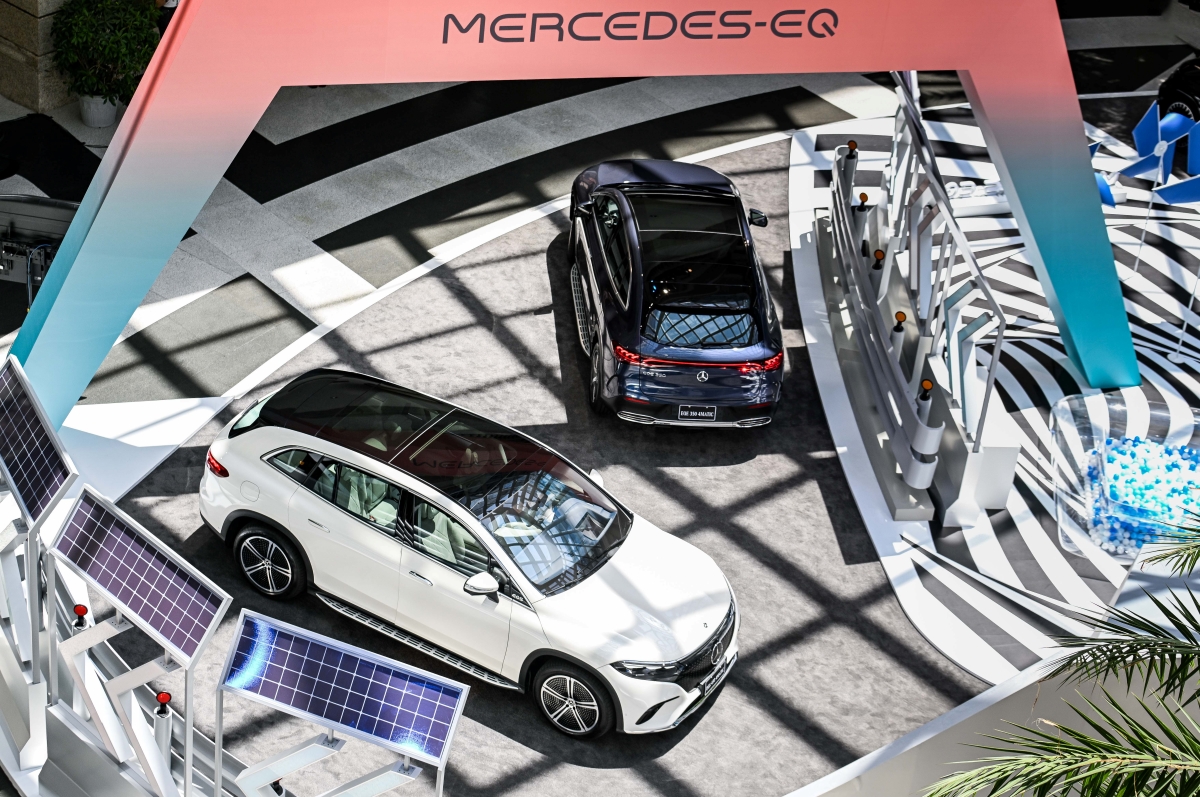 賓士純電休旅雙雄 EQS SUV、EQE SUV 上市『Mercedes-EQ 純電先鋒特展』同步開展