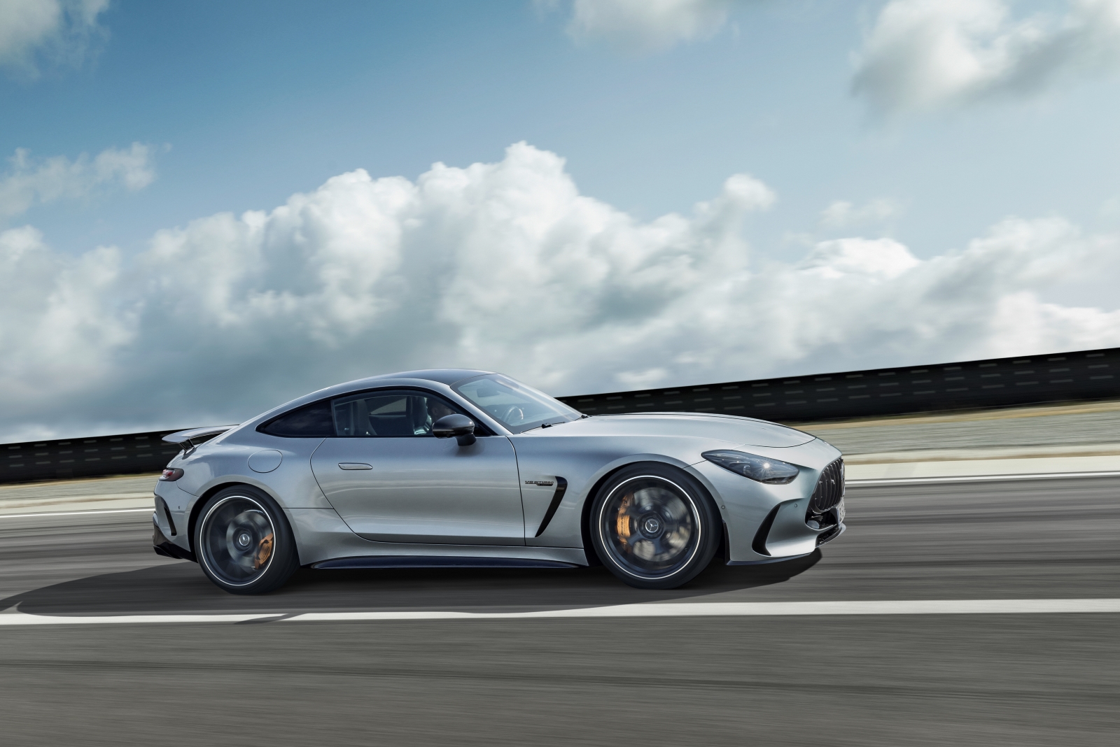 SO AMG! 地表最速家族新成員新世代 Mercedes-AMG GT Coupé 性能跑車全球首發！