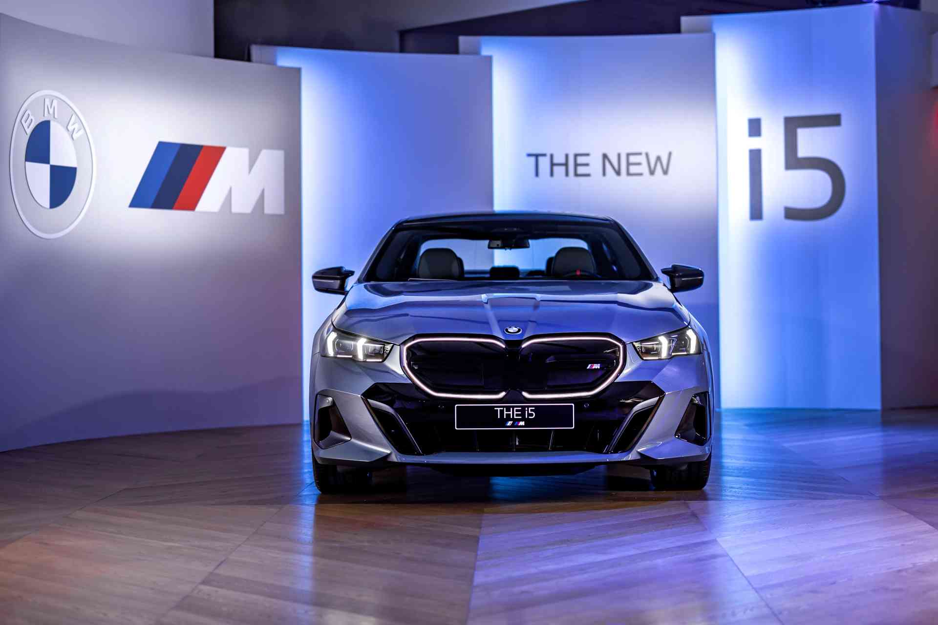 全新首創BMW i5純電豪華房車帶領眾人 超馭想像