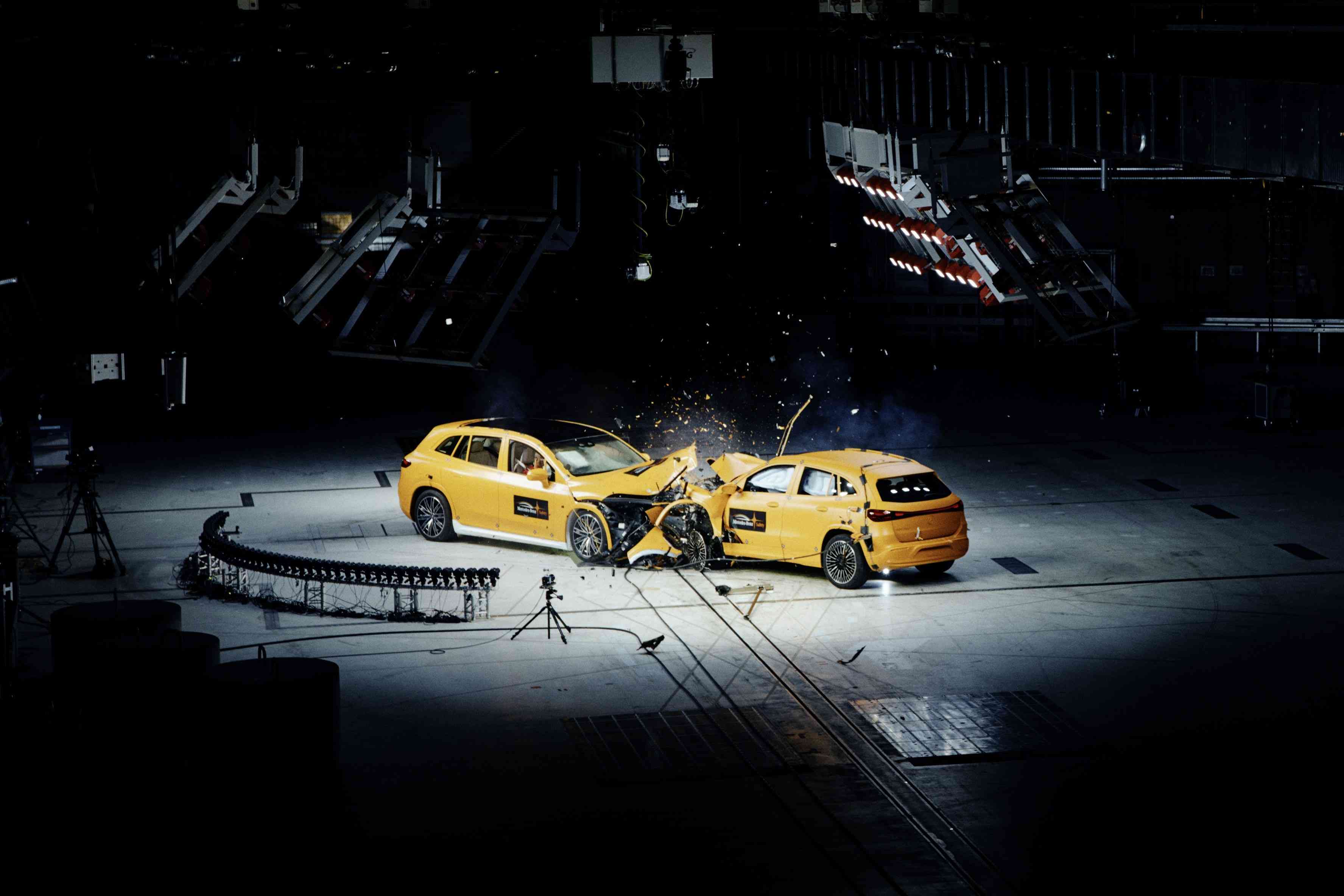 Mercedes-Benz 首創公開電動車撞擊測試結果：安全是我們永不妥協的堅持