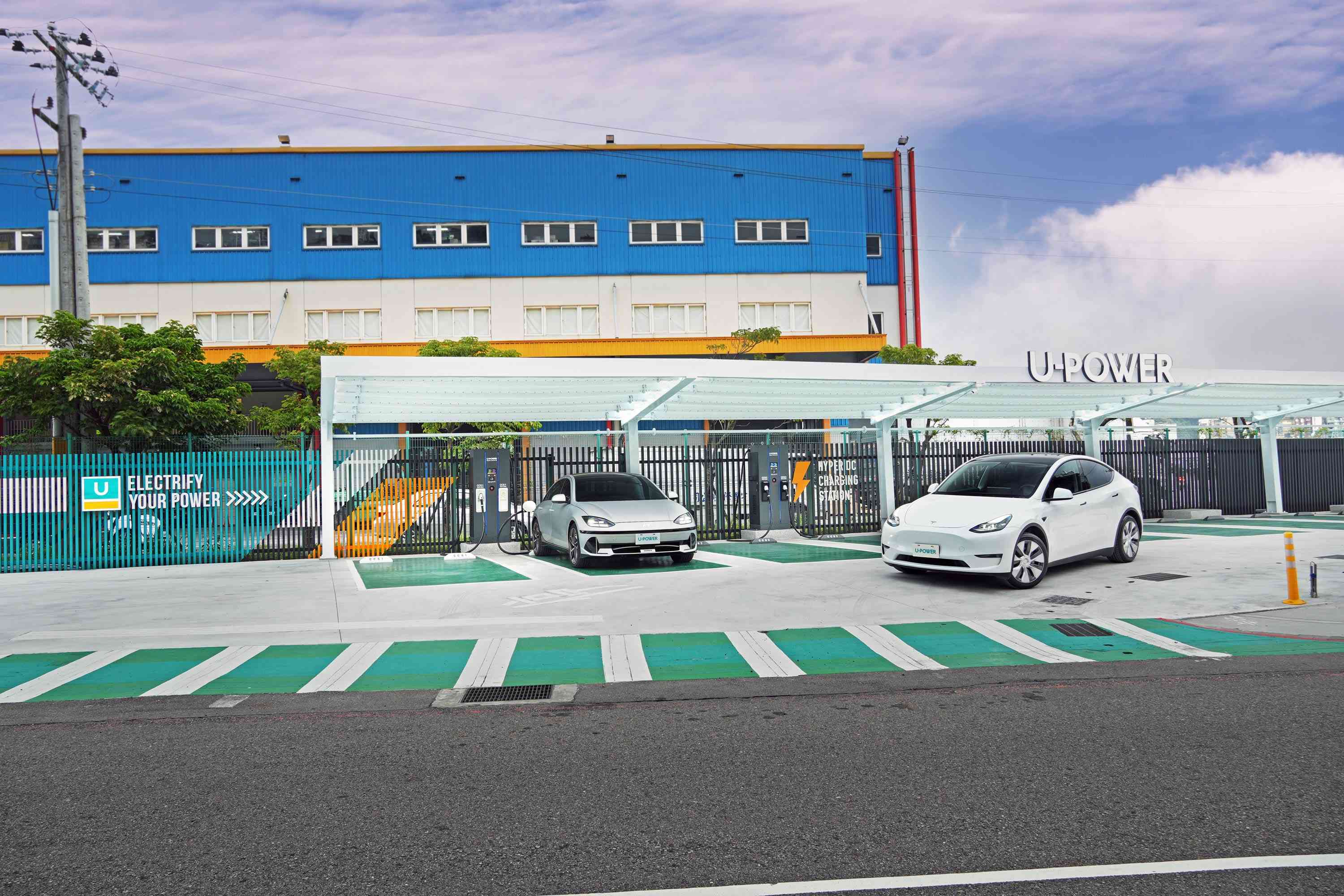 U-POWER基隆中山站正式開幕首座360 kW超高速充電站 X 航運樞紐基隆市 X 自動充電功能上線低碳海洋城市  與地方共榮 共創電能新生活