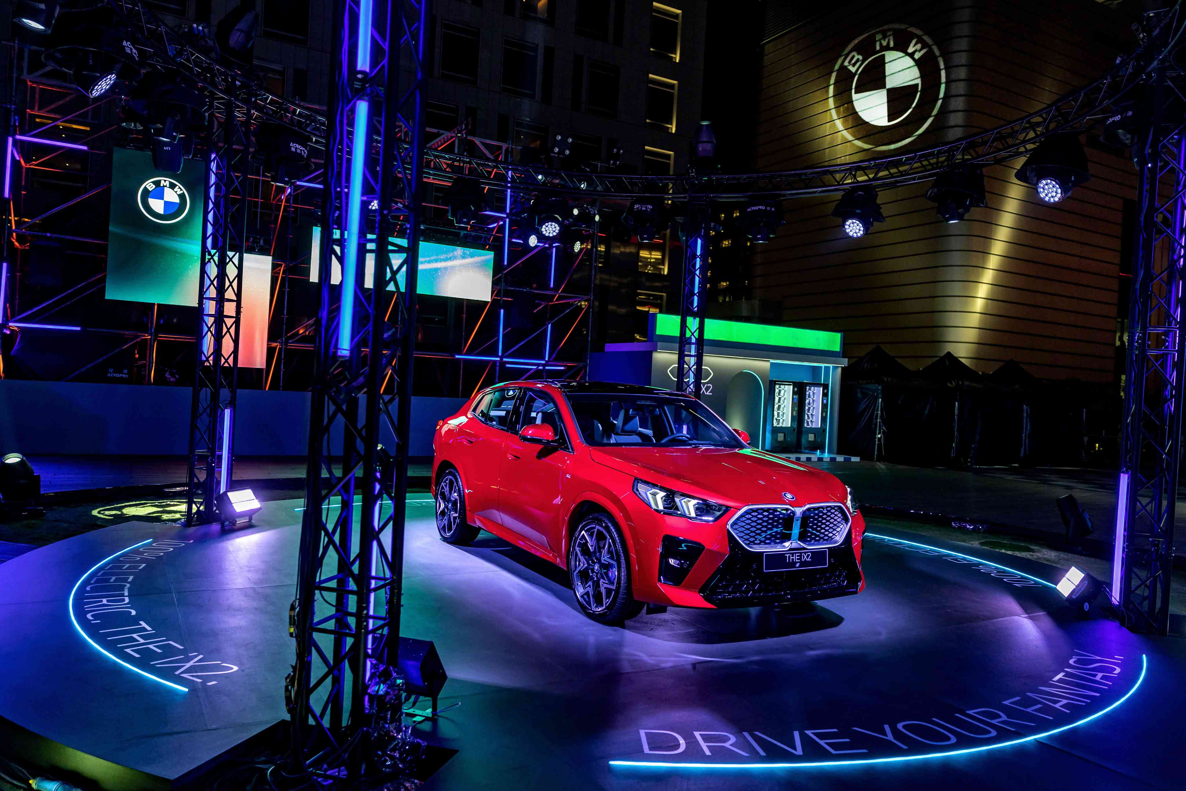 格外出眾 就該「太超過」全新世代BMW X2豪華運動跑旅全新首款BMW iX2純電豪華跑旅全新世代BMW M35i xDrive豪華性能跑旅打破界限 強勢登場